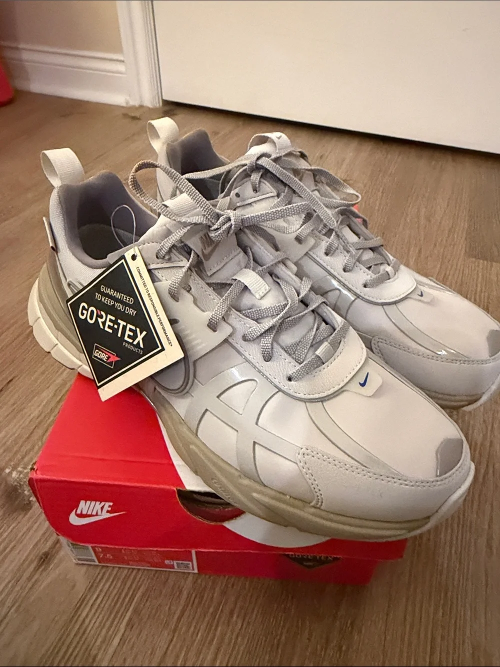 Nike V2k  run Light Grey GORE-TEX Sneaker women’s: 9. Men’s : 7.5